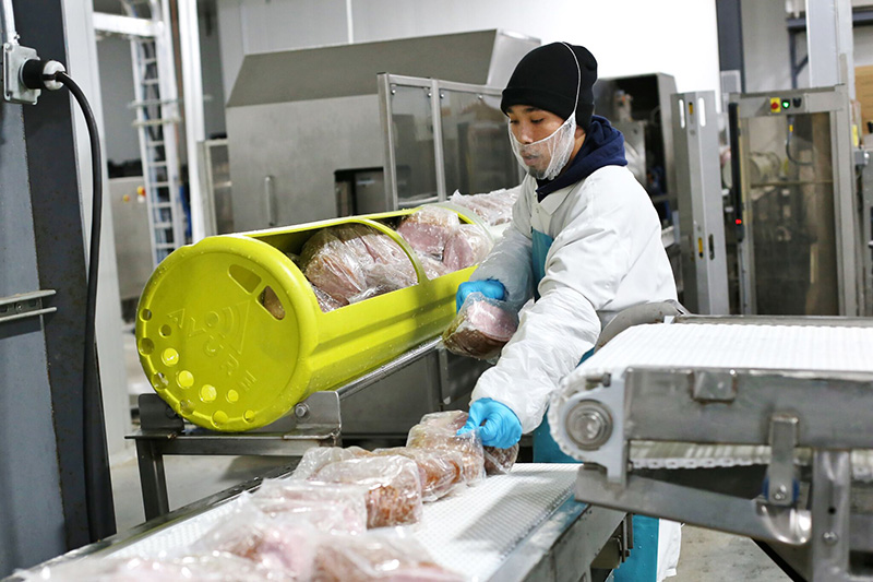 A Universal Pure employee loads meat, sealed in its package, into the HPP canister where it will be subjected to isostatic water pressure (300 to 600 Mpa or 43,500 to 87,000 psi - five times stronger than that found at the bottom of the ocean — for typically one to six minutes). Pressures above 400 MPa / 58,000 psi at cold (+ 4ºC to 10ºC) or ambient temperature inactivate the vegetative flora (bacteria, virus, yeasts, molds and parasites) present in food, extending shelf life and ensuring food safety.