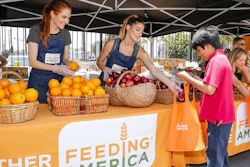 Ashley Greene Feeding America La Regional Food Bank Team Up For Put The Heat On Hunger Celebrity Volunteer Event 6 23 2016 4