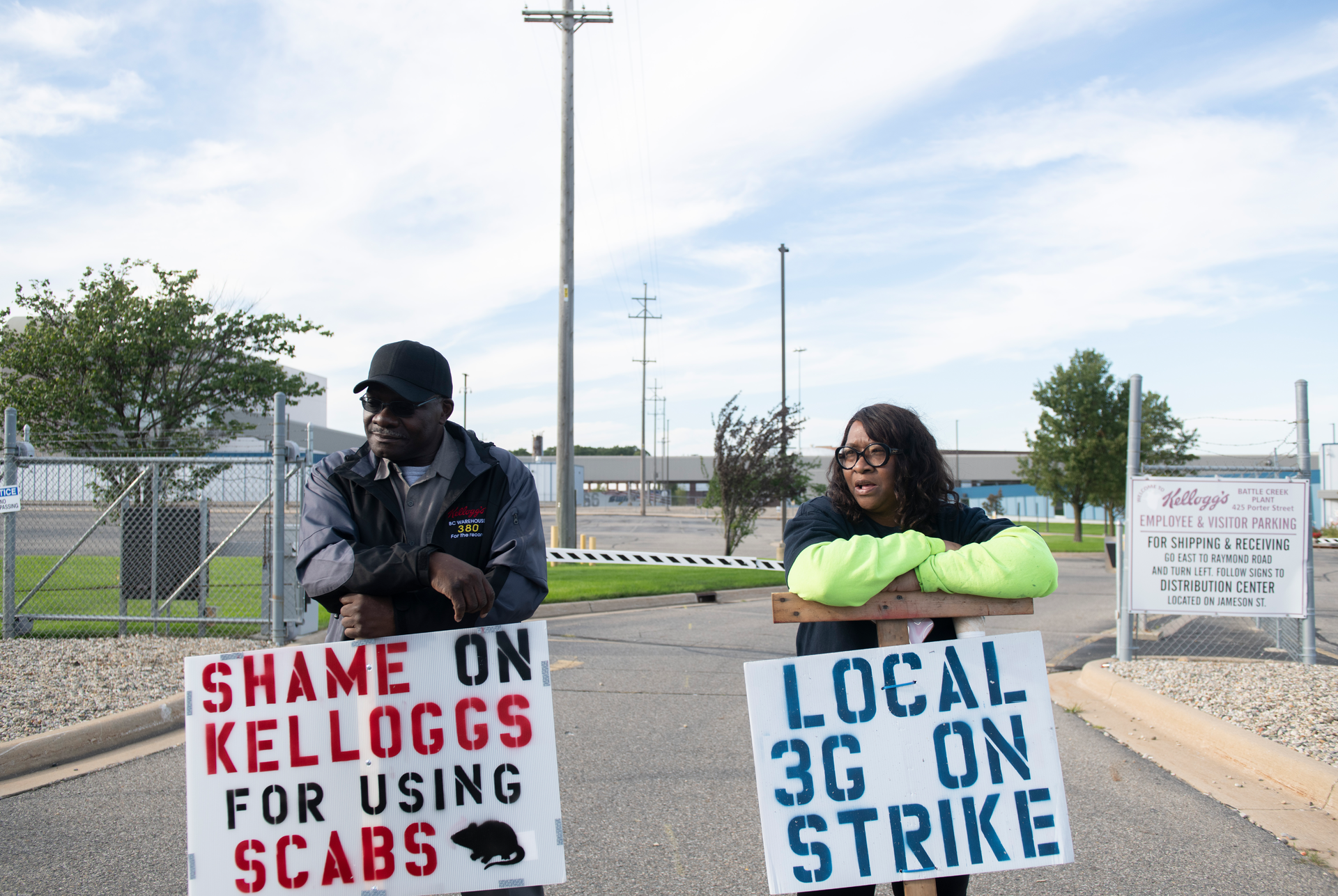Larry Gamble, who has worked at the Kellogg plant for 13 years, and Sharnita Childress, who has worked at the plant for 8 years, picket with other union workers outside of the plant in Battle Creek, Mich. on Oct. 19, 2021.