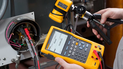 Pressure testing with the Fluke 754 Documenting Process Calibrator during routine maintenance work.