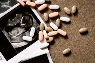 Prenatal supplements accompanied by ultrasound photos.