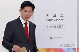 South Korean People Power Party's presidential candidate Kim Moon Soo casts his early vote for the June 3 presidential election at a polling station in Incheon, May 29, 2025.