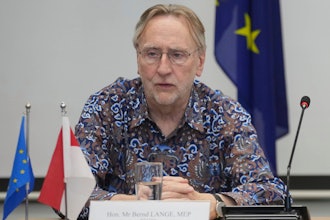 Chairman of European Parliament's Committee on International Trade Bernd Lange attends a news conference in Jakarta, April 16, 2025.