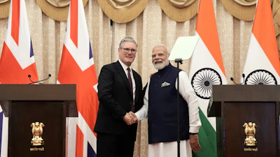 Britain's Prime Minister Keir Starmer, left, and India's Prime Minister Narendra Modi shake hands after delivering a statement to the press at Raj Bhavan in Mumbai, India Thursday, Oct. 9, 2025.