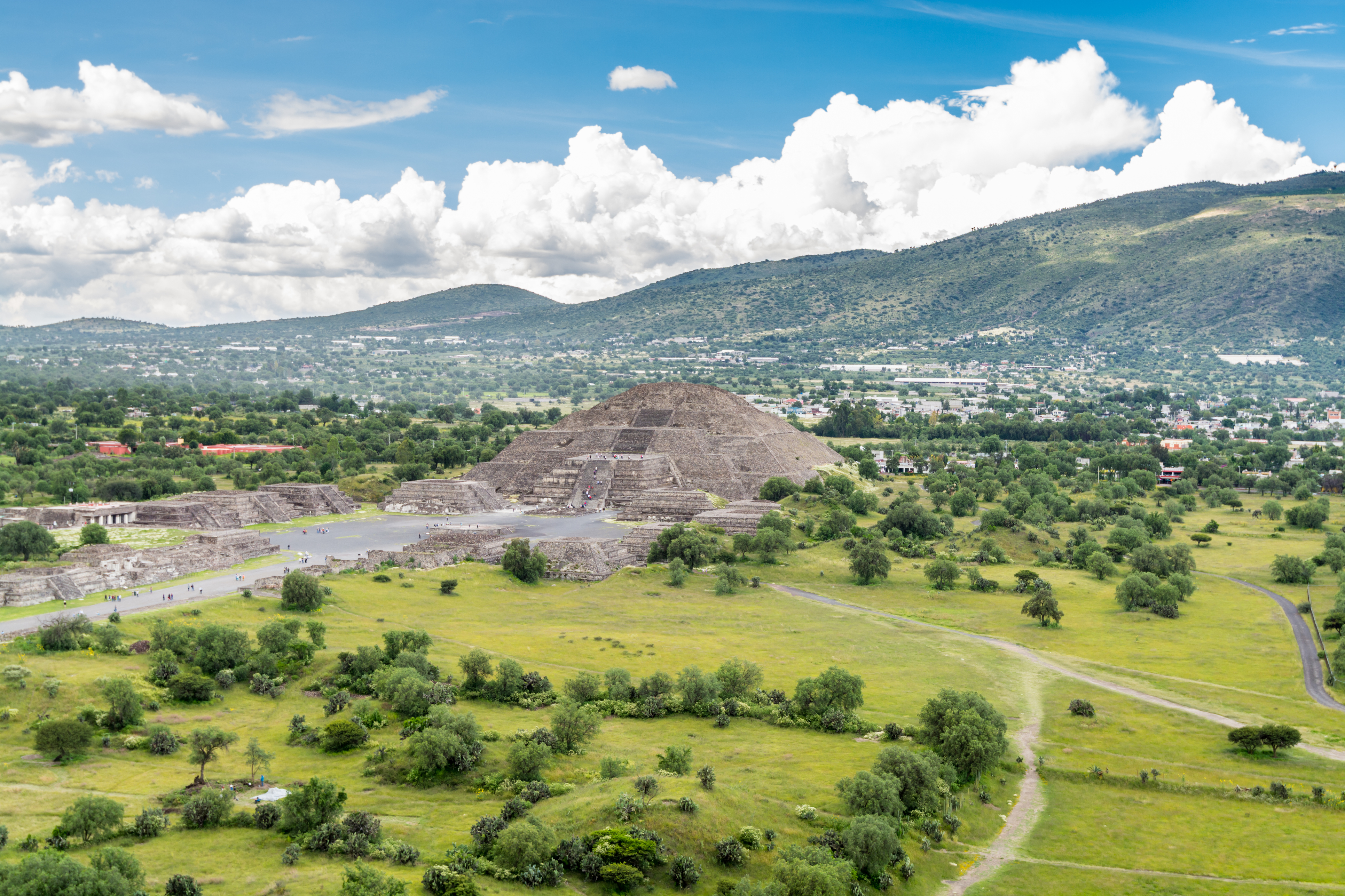 Aerial view of the Teotihuacan pyramids and greenery.