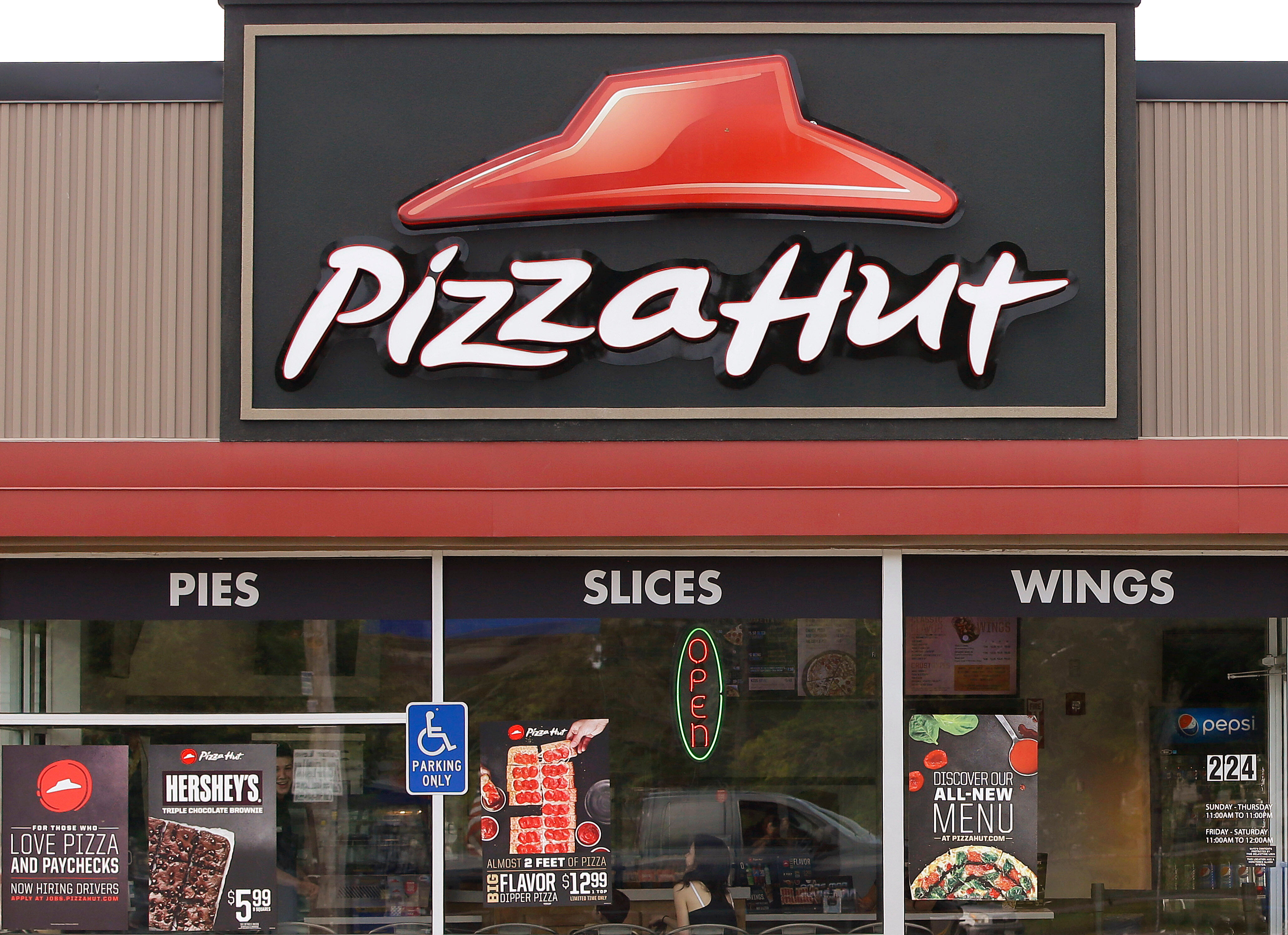 A Pizza Hut in Taunton, Mass., July 9, 2015.
