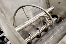 A U-through feeder with agitator