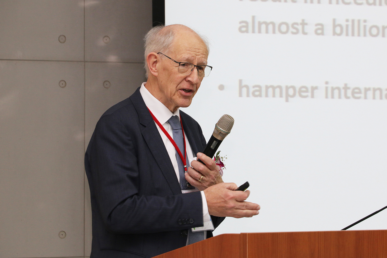 Huub Lelieveld speaks at the National Chung Hsing University in Taichung, Taiwan, in 2019.