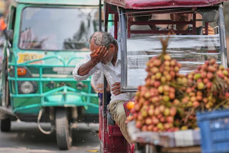 An electric rickshaw driver splashes water on his face to cool off under intense heat in Lucknow, India, May 20, 2026.