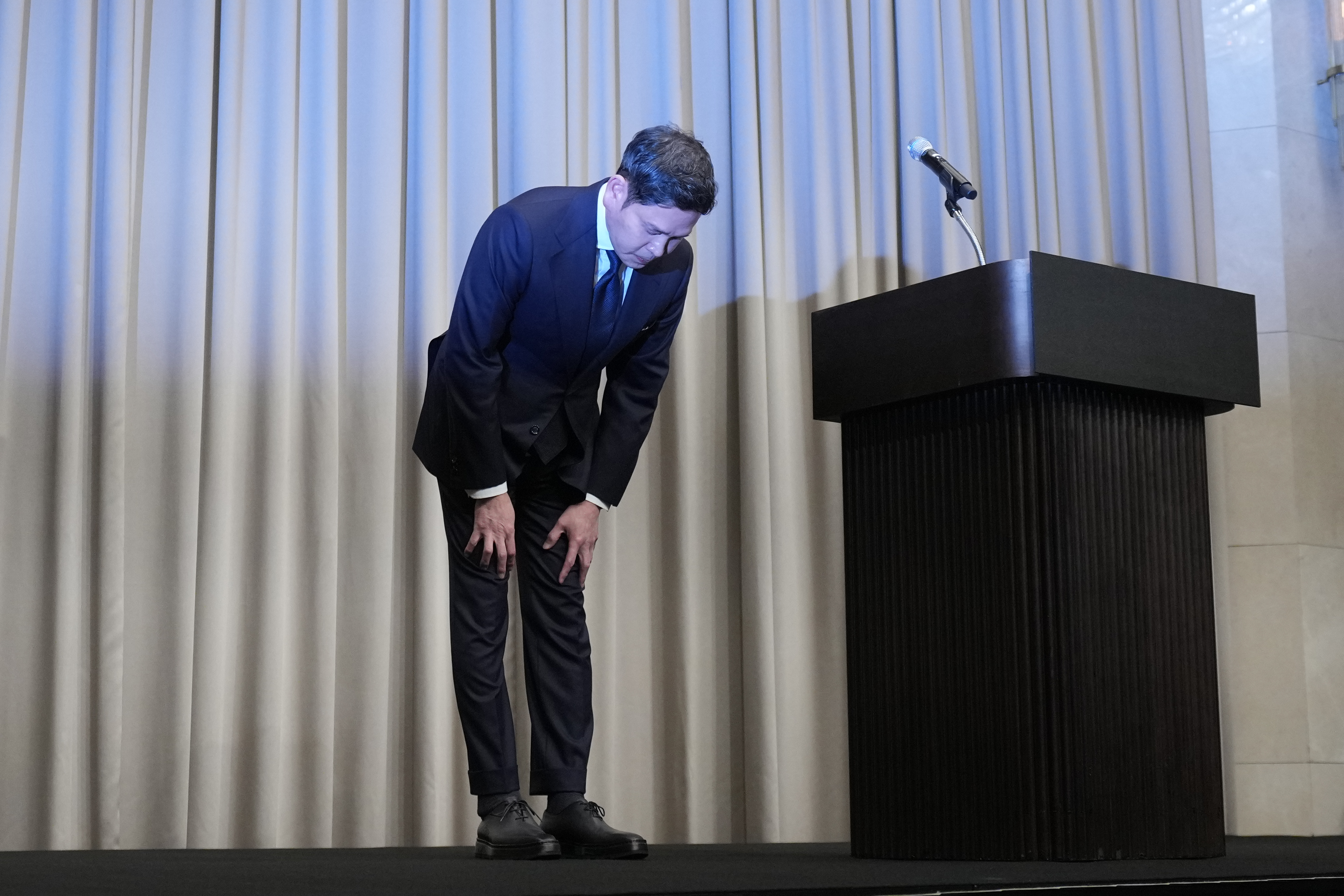 Chung Yong-jin, a chairman of Shinsegae Group, bows to apologize, Seoul, May 26, 2026.